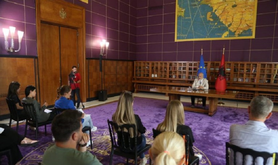 Rama: e-albania me chat GPT, operatore virtuale do komunikojne me qytetaret